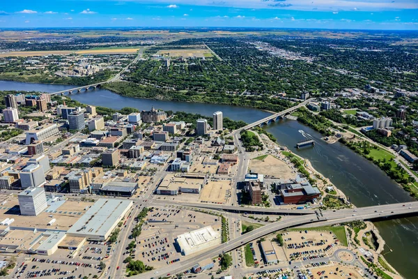 Vue aérienne du centre-ville de Saskatoon, Saskatchewan, Canada — Photo