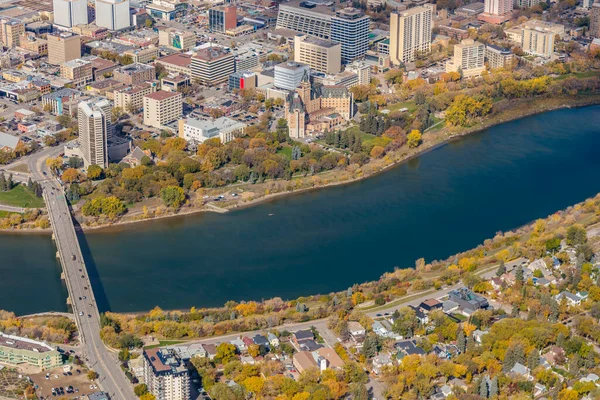 Saskatoon, Saskatchewan, Kanada şehir merkezinin hava manzarası — Stok fotoğraf