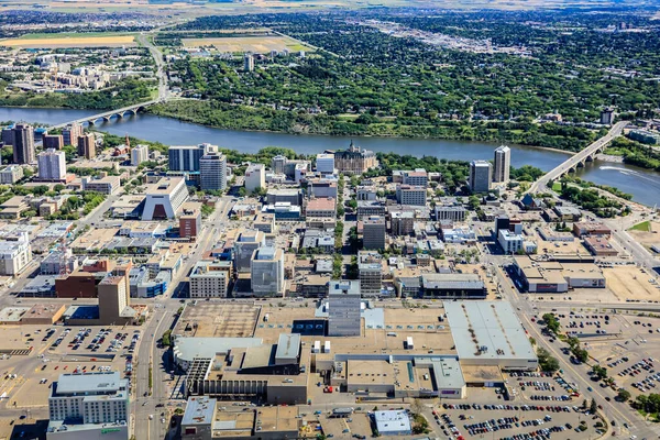 Vista aérea do centro da cidade de Saskatoon, Saskatchewan, Canadá — Fotografia de Stock
