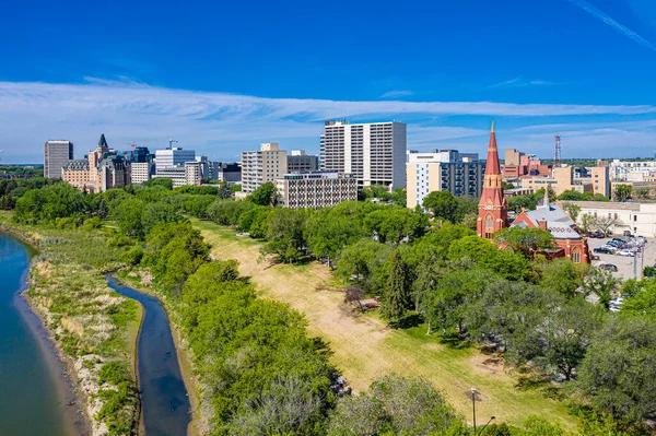 Vista aérea del centro de la ciudad de Saskatoon, Saskatchewan, Canadá — Foto de Stock