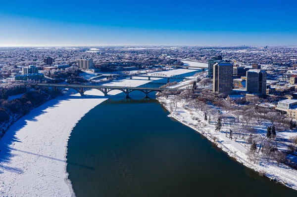 Vista aérea del centro de la ciudad de Saskatoon, Saskatchewan, Canadá —  Fotos de Stock