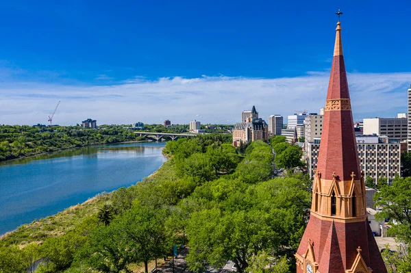 Vista aérea del centro de la ciudad de Saskatoon, Saskatchewan, Canadá — Foto de Stock