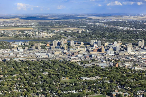 Widok z lotu ptaka na centrum Saskatoon, Saskatchewan, Kanada — Zdjęcie stockowe