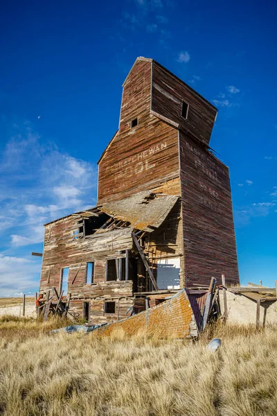 Wind Damaged Prairie Grain Elevator — Stock Photo, Image