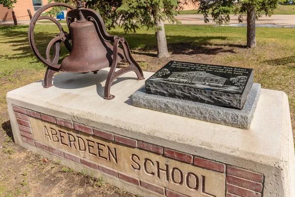Die Schule liegt in der Kleinstadt Aberdeen, Saskatchewan — Stockfoto