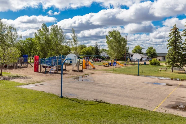 Die Schule liegt in der Kleinstadt Aberdeen, Saskatchewan — Stockfoto