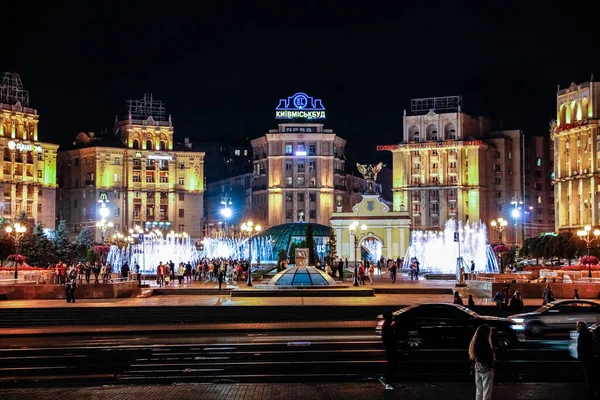 Місто Київ Україна вночі — стокове фото