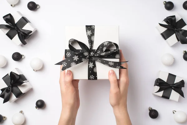 First Person Top View Photo Female Hands Giving White Giftbox — Zdjęcie stockowe