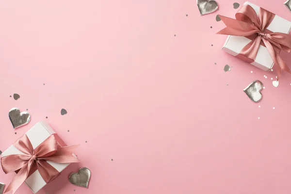 Вид Зверху Фото Білих Подарункових Коробок Рожевими Бантами Срібні Декоративні — стокове фото