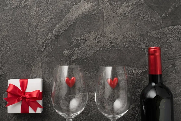 Foto Vista Dall Alto San Valentino Decorazioni Due Bicchieri Vino — Foto Stock