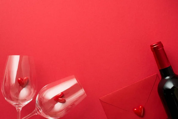 Foto Vista Dall Alto San Valentino Decorazioni Cuoricini Due Bicchieri — Foto Stock