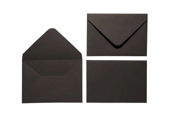 Фотографія Двох Відкритих Закритих Стильних Чорних Конвертів Чорного Паперу Ізольованому — стокове фото
