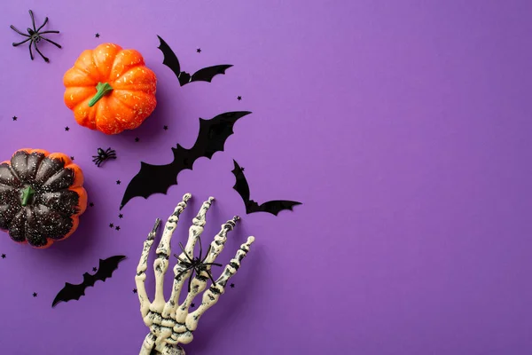 Halloween Creepy Decorations Concept Top View Photo Skeleton Hand Pumpkins — ストック写真
