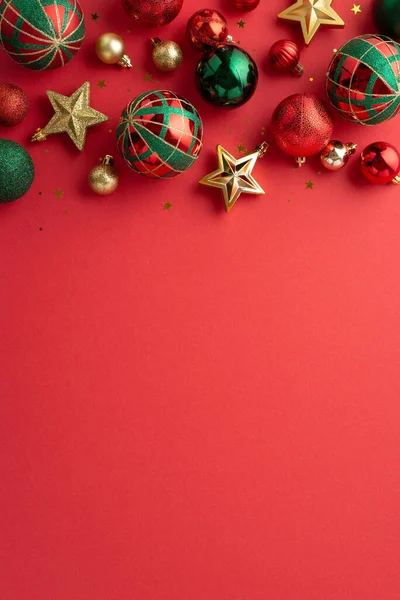 Kerst Esthetisch Concept Bovenaanzicht Verticale Foto Van Ster Ornamenten Confetti — Stockfoto