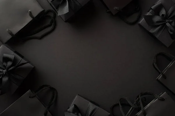 Kara Cuma Konsepti Kurdele Yaylı Siyah Hediye Kutularının Kağıt Torbaların — Stok fotoğraf