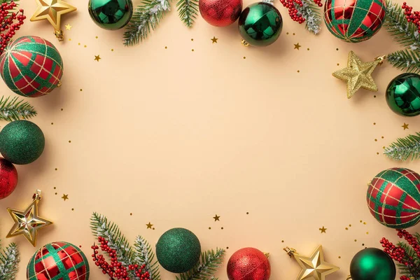 Kerstconcept Bovenaanzicht Foto Van Rood Groen Goud Kerstballen Ster Ornamenten — Stockfoto