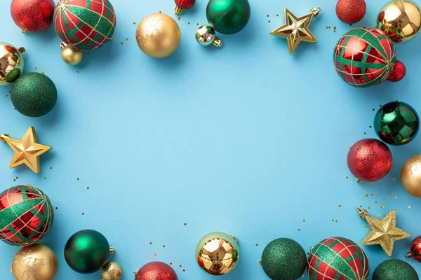 Nieuwjaarsconcept Bovenaanzicht Foto Van Rood Groen Goud Kerstballen Ster Ornamenten — Stockfoto