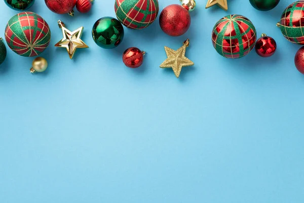 Kerstboom Decoraties Concept Bovenaanzicht Foto Van Rood Groen Goud Kerstballen — Stockfoto