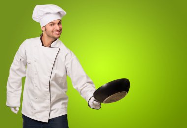 bir tavada tutan bir şef portresi