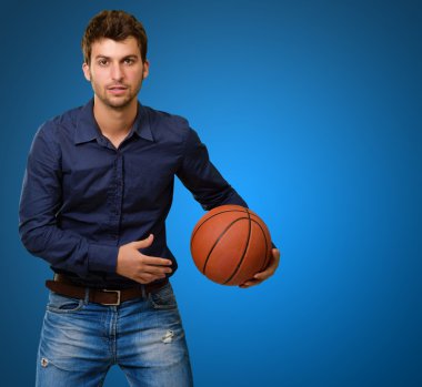 adam tutarak basketbol