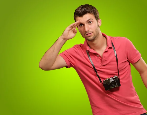 Portret van een man op zoek naar iets — Stockfoto