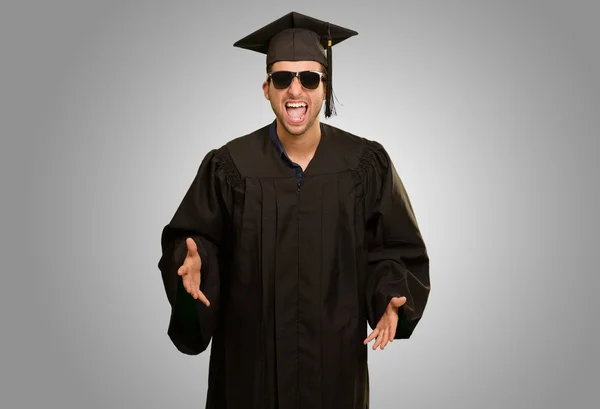 Graduate Man gritando — Fotografia de Stock