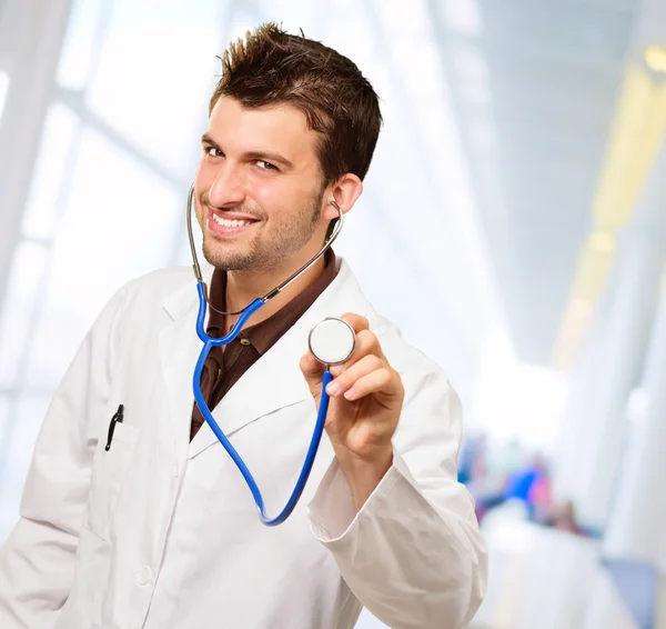 Retrato del joven médico — Foto de Stock