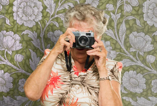 Seniorin fotografiert — Stockfoto