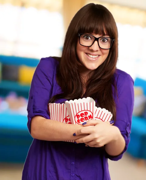 Portrait Of Young Woman Holding Popcorn Container — Stock Photo, Image