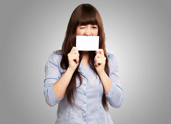 Woman Holding Blank Card — Stock Photo, Image