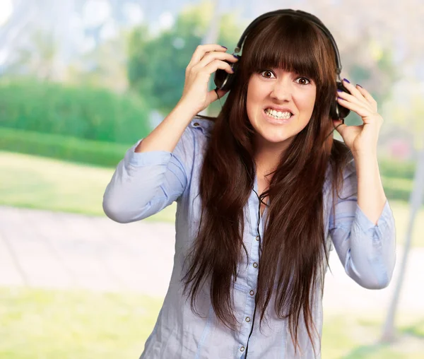 Woman Wearing Headphone — Stock Photo, Image