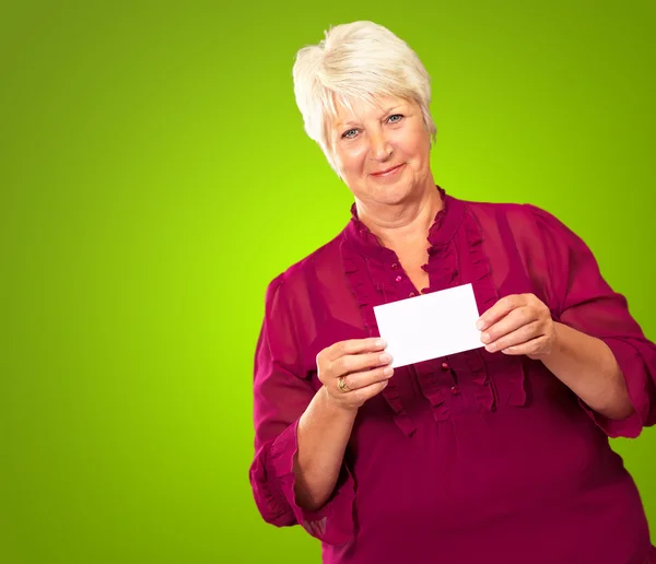 Senior Woman Holding A Card — Stock Photo, Image