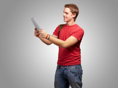 Casual adam tutarak dijital tablet