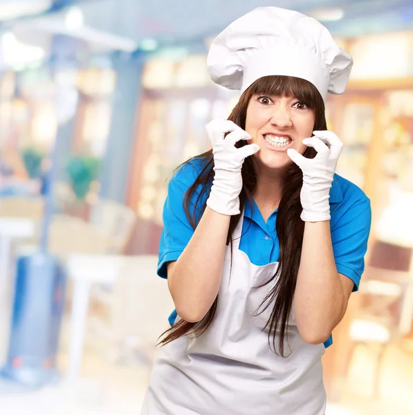 Aprieta de mujer cocinero — Foto de Stock