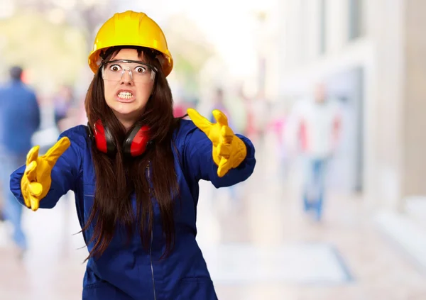 Retrato de uma trabalhadora feminina frustrada — Fotografia de Stock