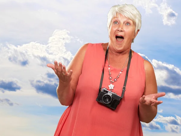 Senior Woman Wearing Camera Shrugging — Stock Photo, Image