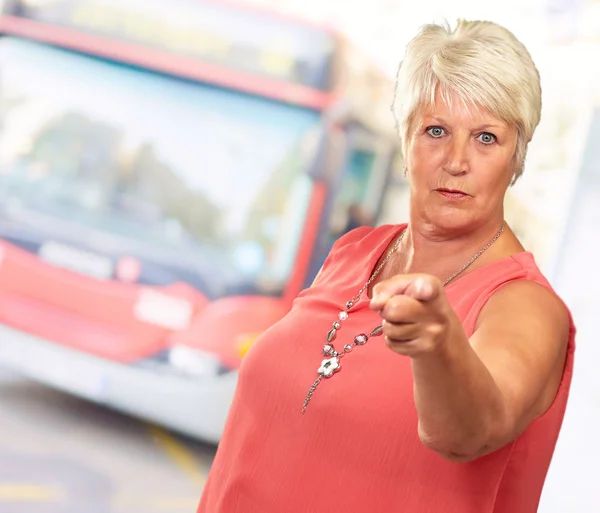 Portrait Of A Senior Woman Pointing Finger — Stock Photo, Image