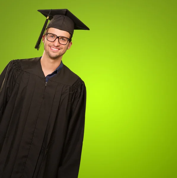 Portret van een gelukkig afgestudeerde man — Stockfoto