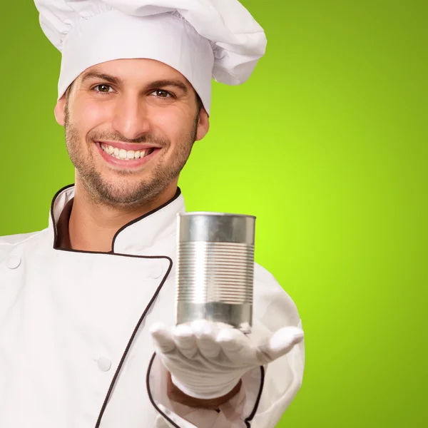 Masculino Chef segurando uma lata — Fotografia de Stock