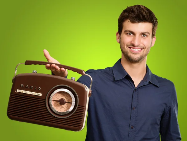 Porträtt av man med radio — Stockfoto