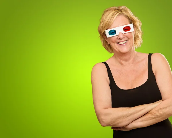 Szczęśliwa kobieta nosi okulary 3d — Zdjęcie stockowe
