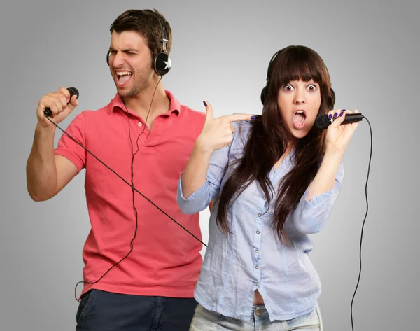 Couple Performing Song — Stock Photo, Image