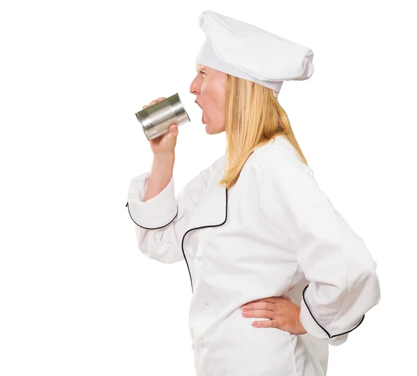 Chef hembra sosteniendo estaño gritando — Foto de Stock