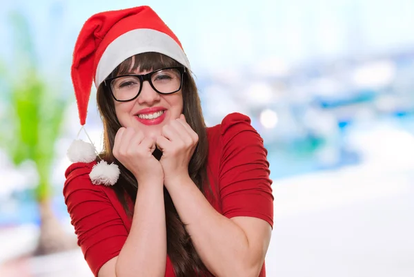 Vzrušený vánoční žena nosí brýle — Stock fotografie