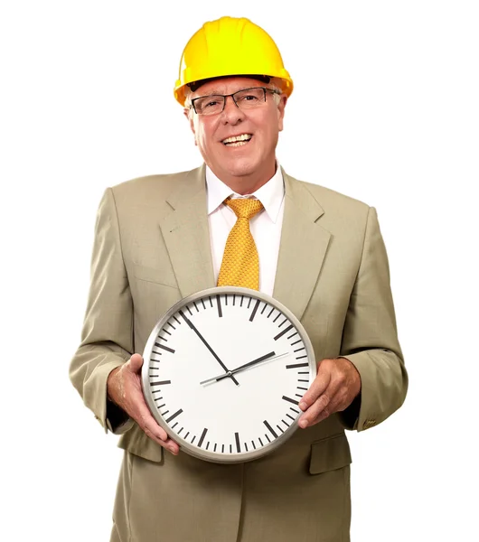 Retrato de un hombre mayor sosteniendo un reloj de pared —  Fotos de Stock