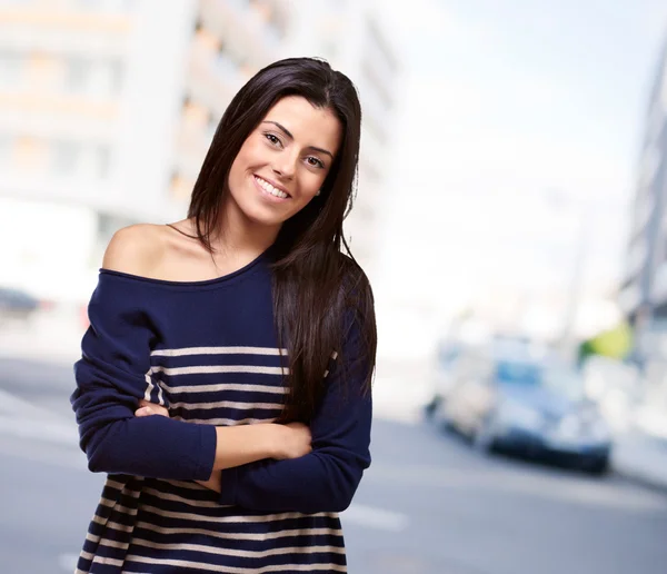 Porträt eines glücklichen jungen Mädchens — Stockfoto