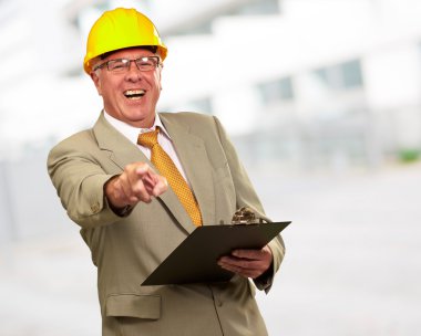 üst düzey bir mimar portresi