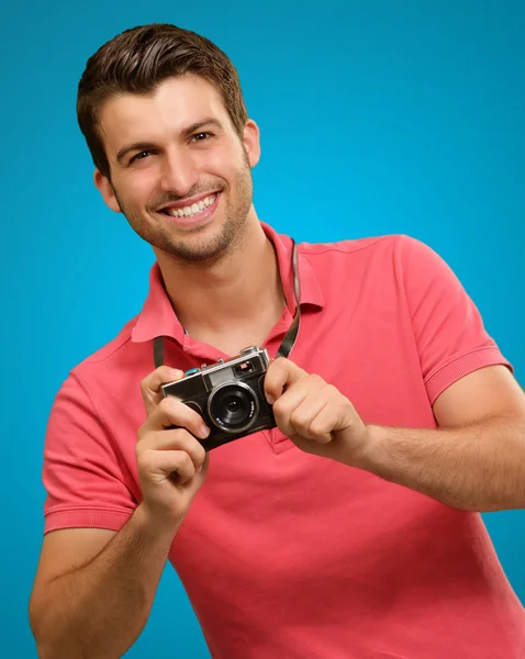 Портрет человека с камерой — стоковое фото