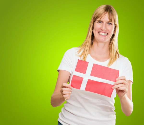 Žena držící vlajka Dánsko — Stock fotografie
