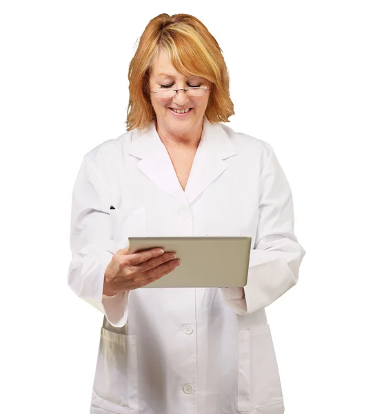 Kadın doktor holding dijital tablet — Stok fotoğraf